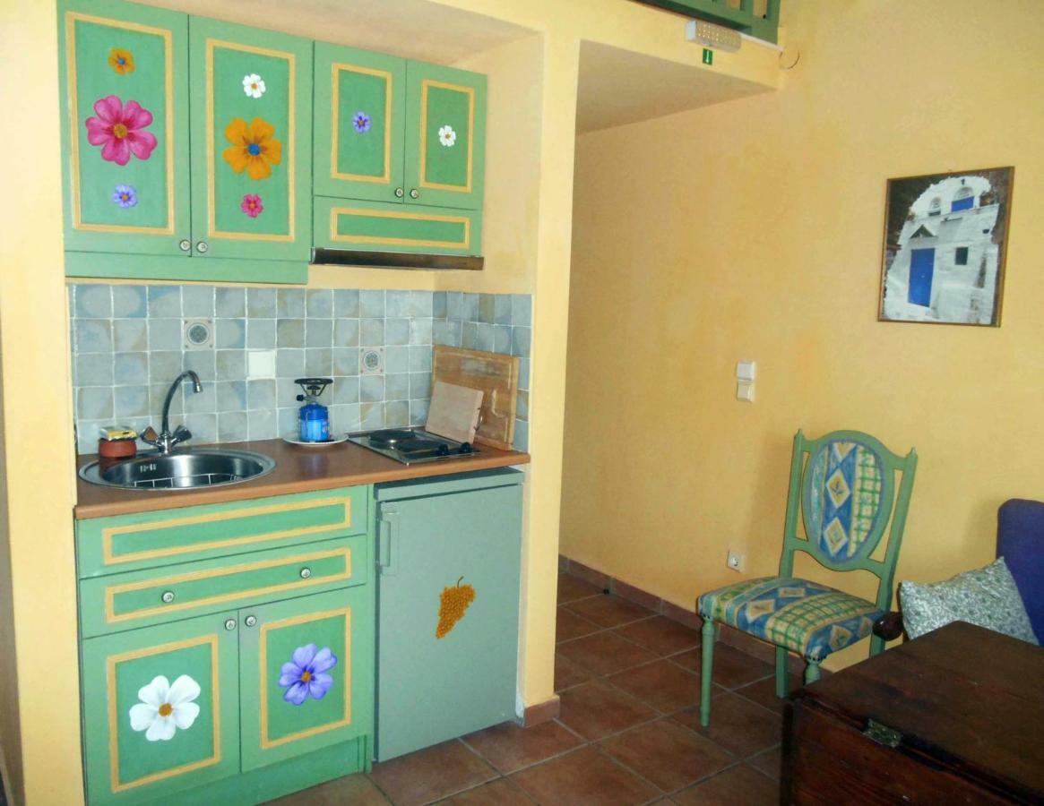 Polytropon Apartments Kástron المظهر الخارجي الصورة